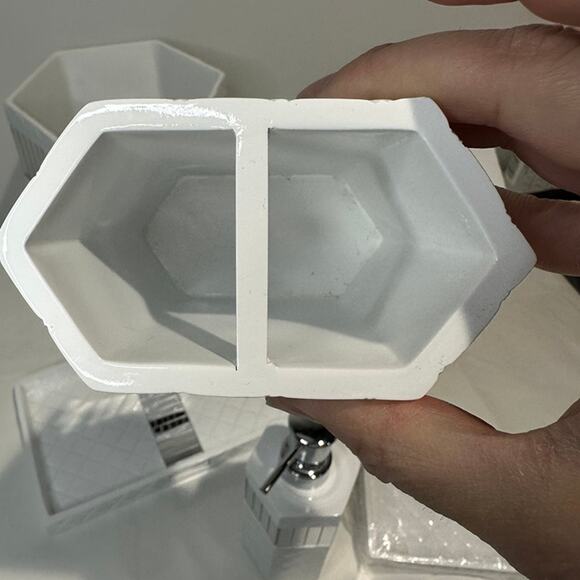 7 Piece Quilted Mirror White Bathroom Accessories Set, Trash, Tissue Cover, Soap - Picture 12 of 12